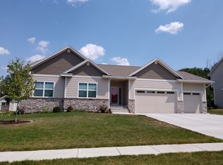 1689 NW 124th St, Clive, IA 50325
