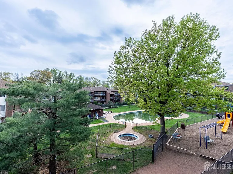 823 Edison Glen Ter — Photo 17