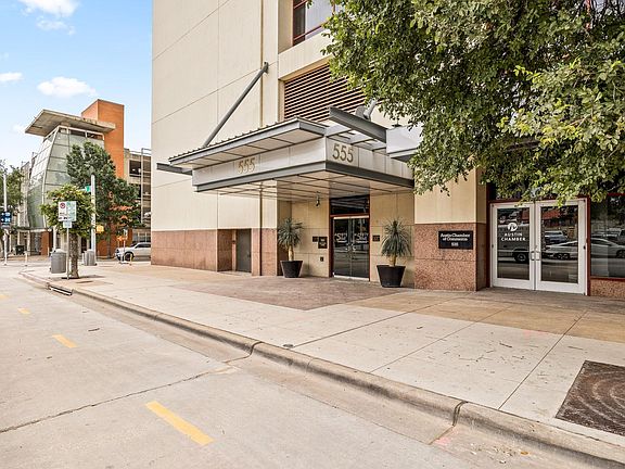 4th image of 555 5th St APT 903