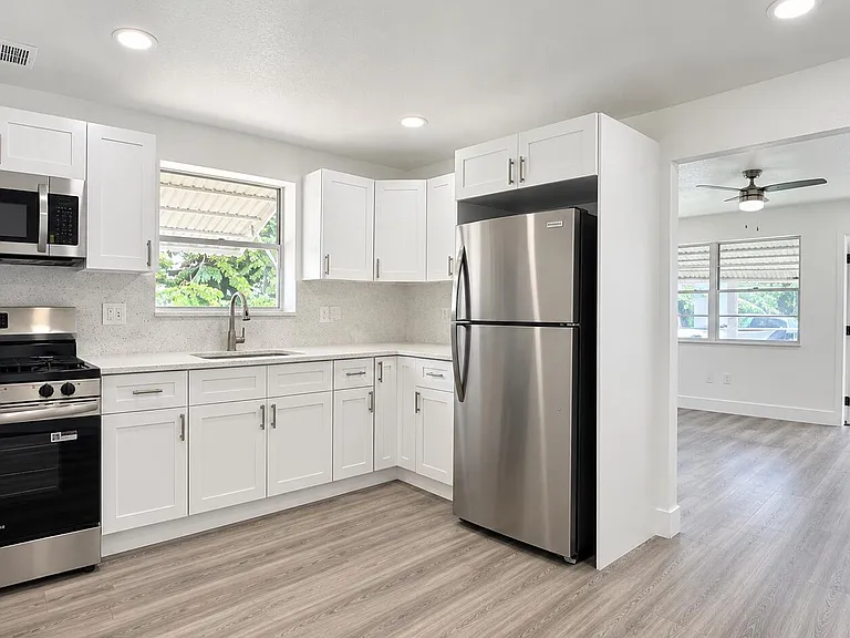 528 E Lakewood Rd #B — Photo 6