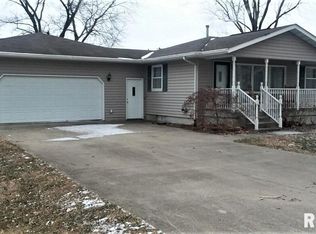 201 E 3rd St, Hoffman, IL