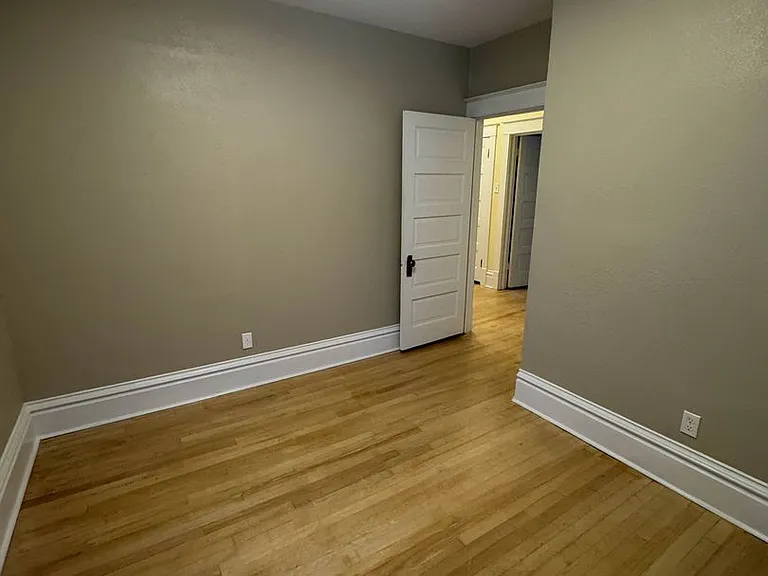 408 W Douglass Ave — Photo 13
