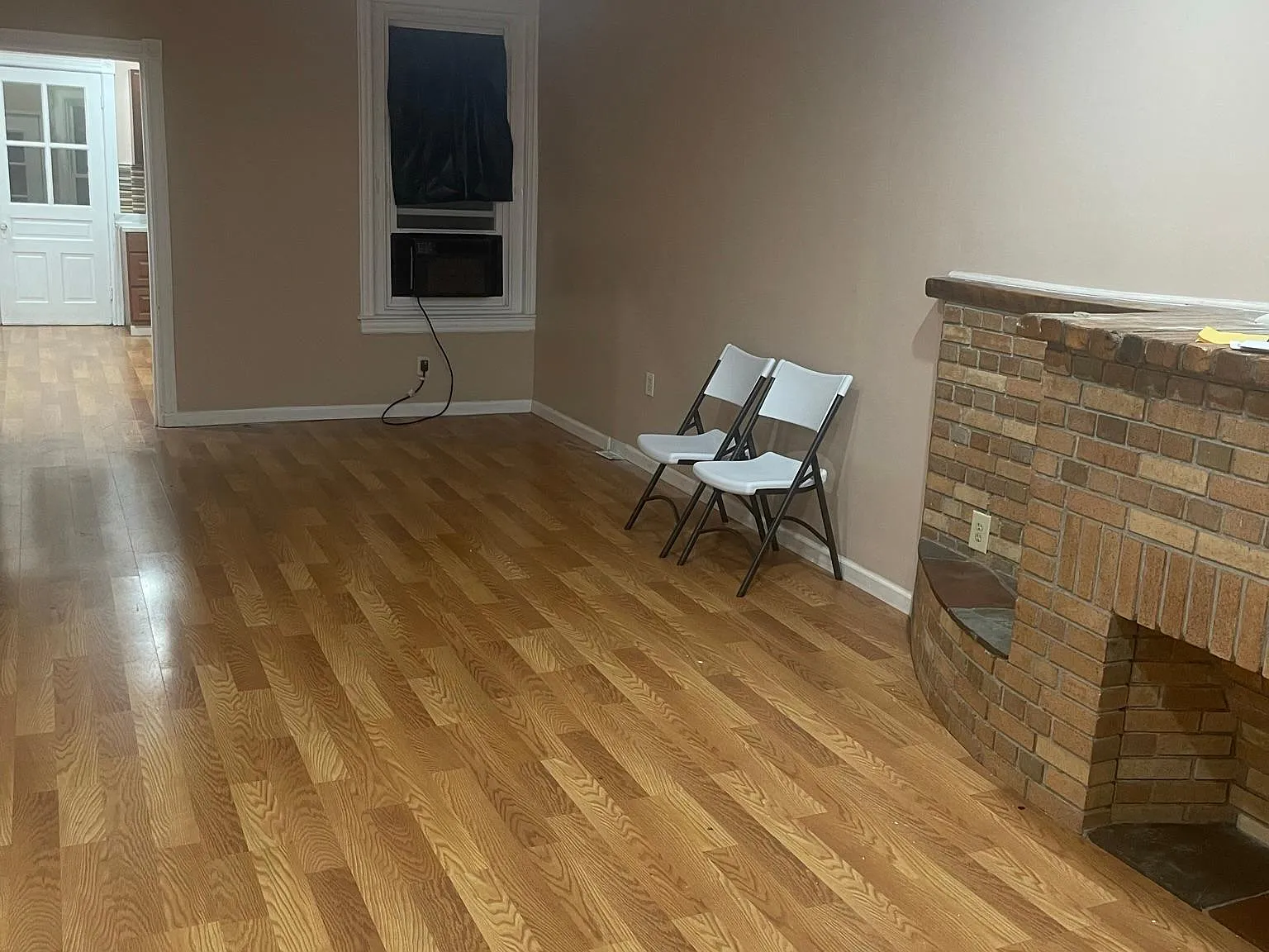 5 bed, 1.5 bath, 1950 sqft, $2,200 — Photo 3