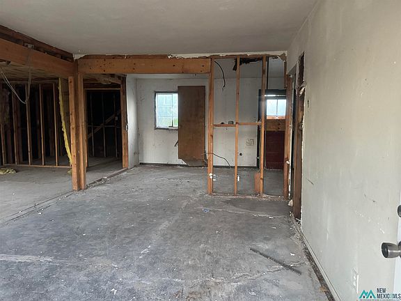 3rd image of 633 E Stephens Ave