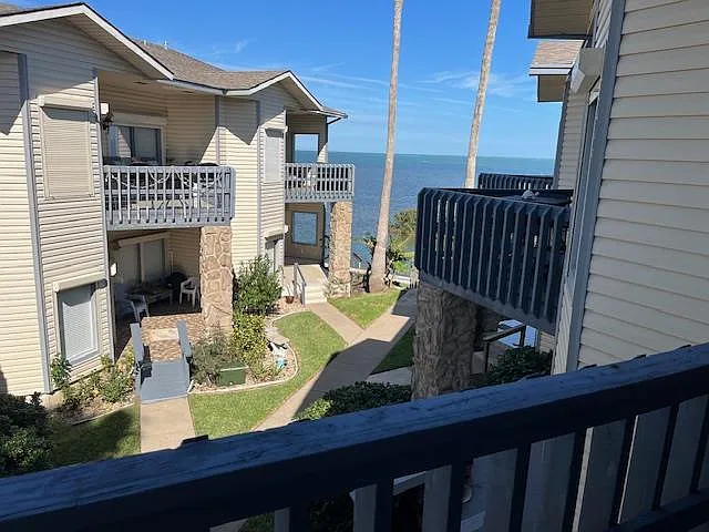 77 Santa Isabel Blvd E #6 — Photo 1