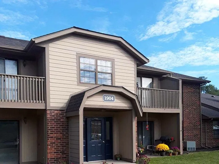 Cross Lakes Apartments — Photo 24
