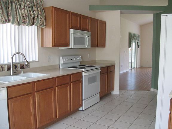 3rd image of 2055 Worchester Way