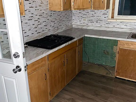 4th image of 6124 Carpenter Ave