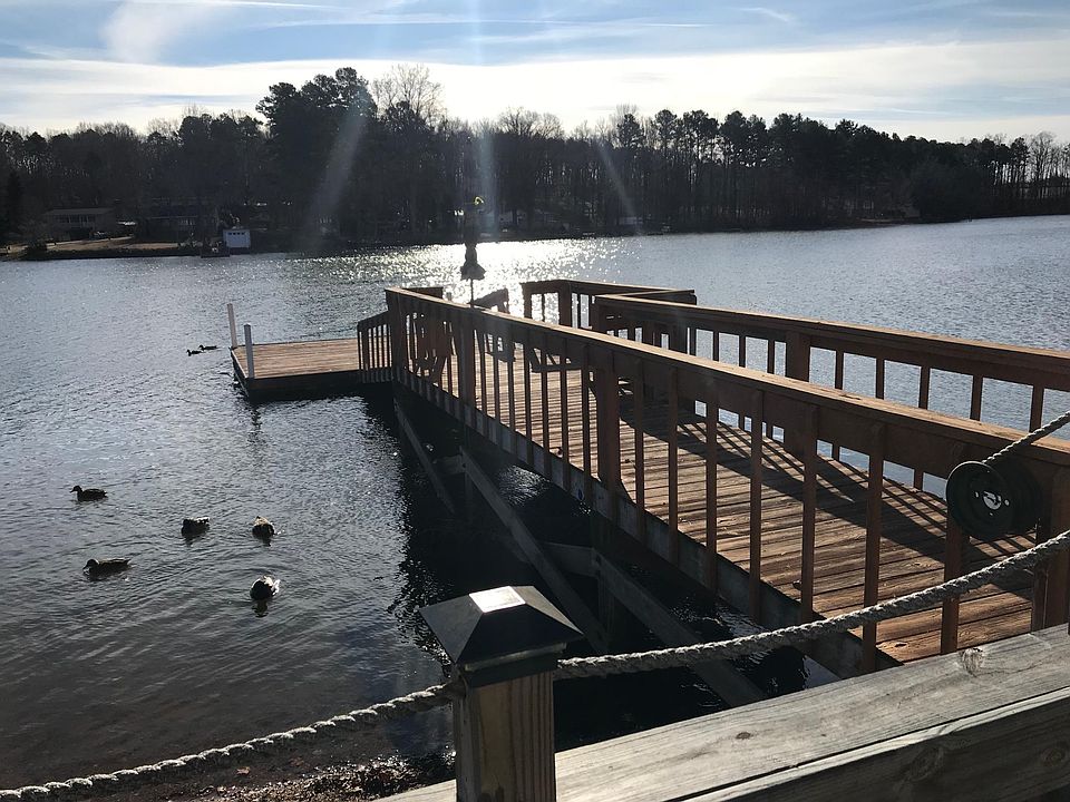pier with sitting area