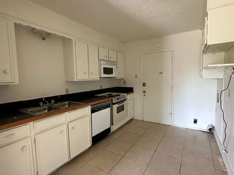 1041 Presidio Dr — Photo 5