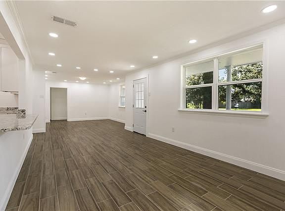 4th image of 206 Cambridge Ct