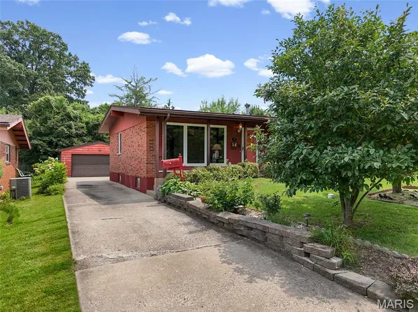 508 Crestvale Dr, Saint Louis, MO 63119