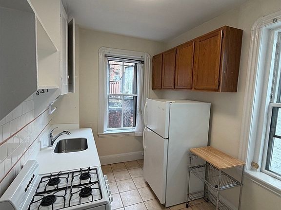 3rd image of 23 Temple St APT 6