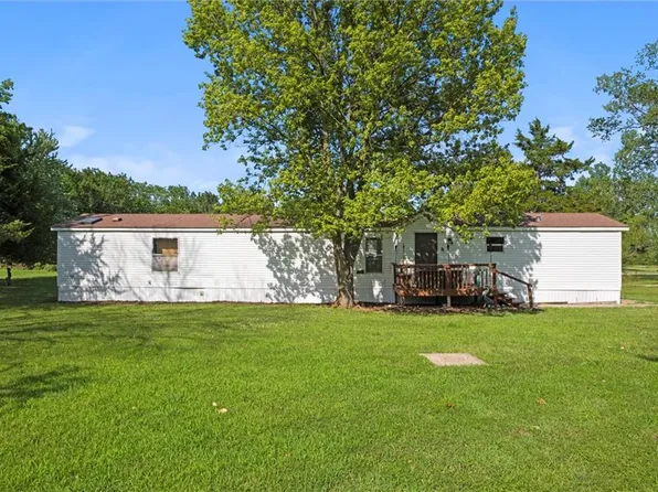 111 Racoon Ct, Gallatin, MO 64640