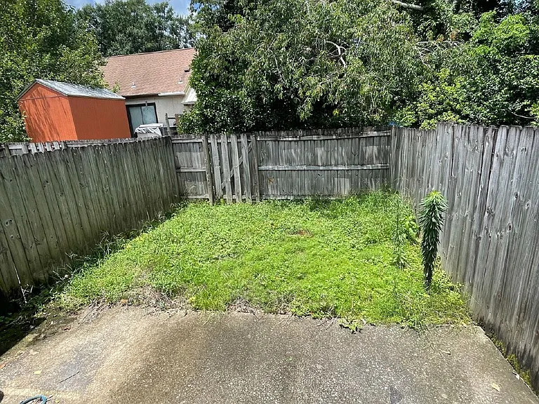1260 Continental Ct — Photo 3