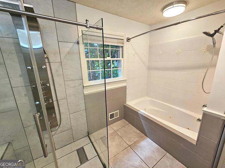 615 Kings Rd — Photo 22