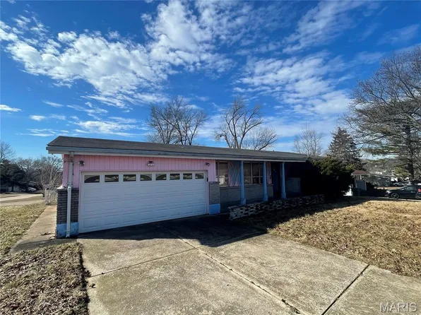 2270 Ainsworth Dr, Saint Louis, MO 63136