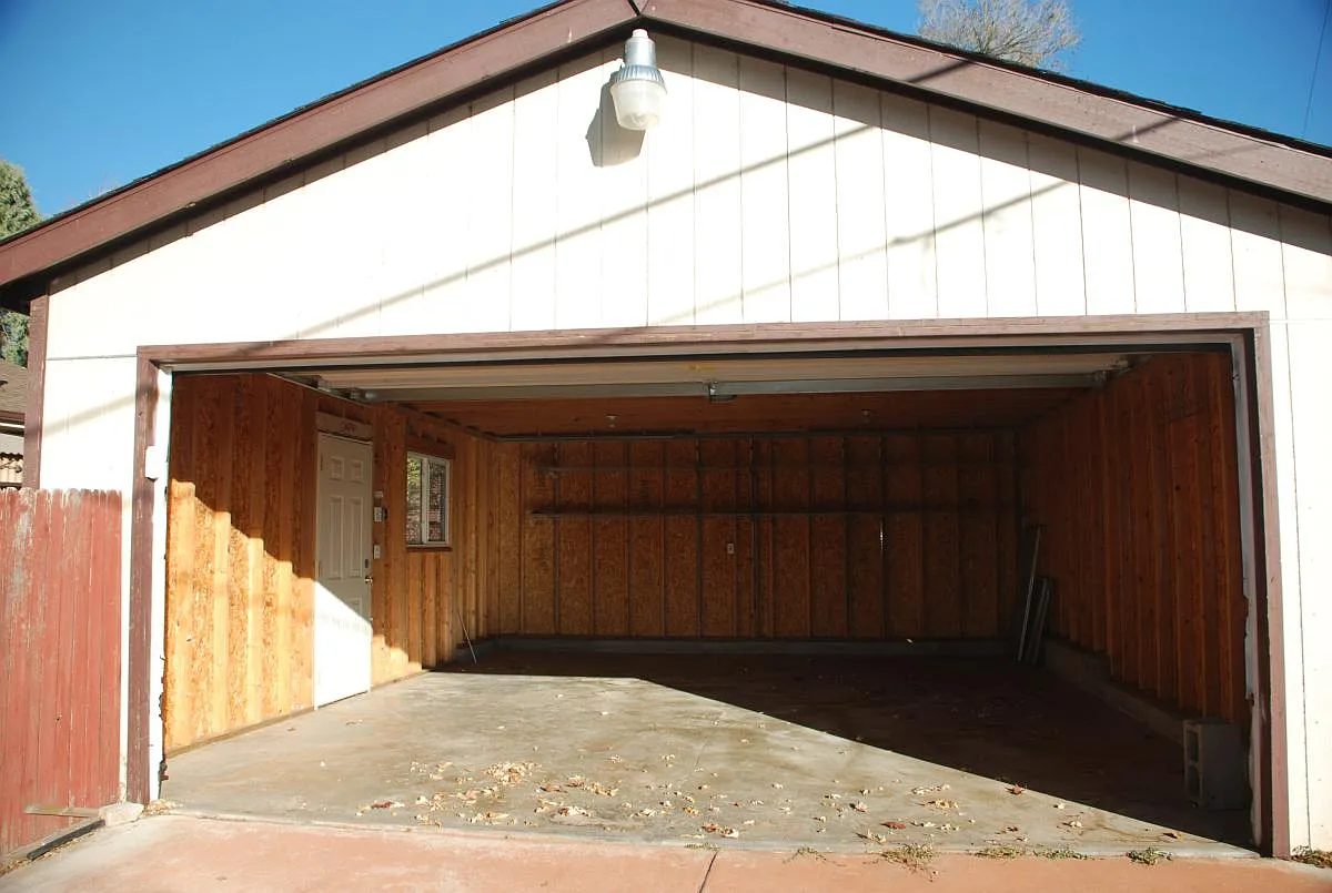 4 bed, 1877 sqft, $1,950 — Photo 2