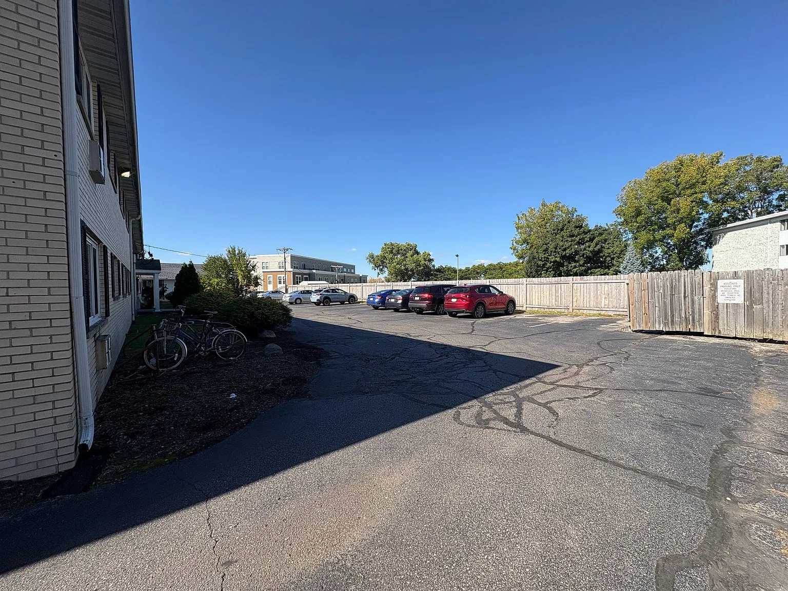 5022 Sheboygan Apartments — Photo 4