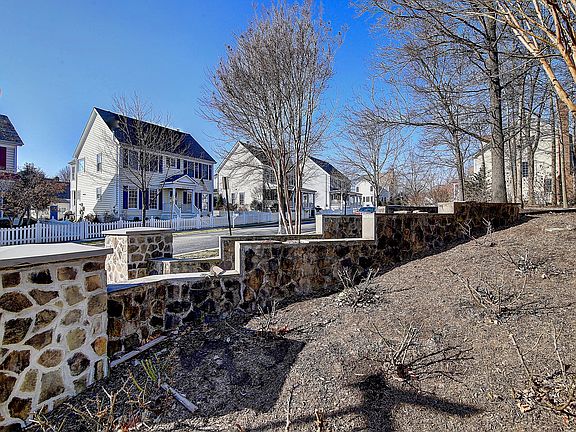 3rd image of 42873 Nashua St