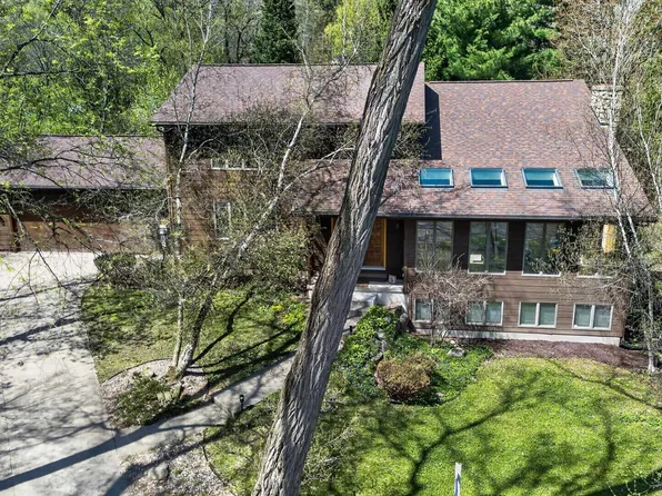 5 Wood Crest Ct, Madison, WI 53705