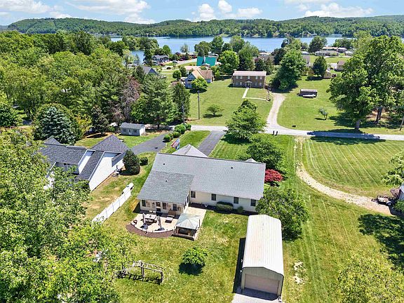 3rd image of 4793 Barton Dr