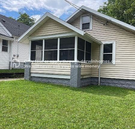 2nd image of 720 Sanford Ave