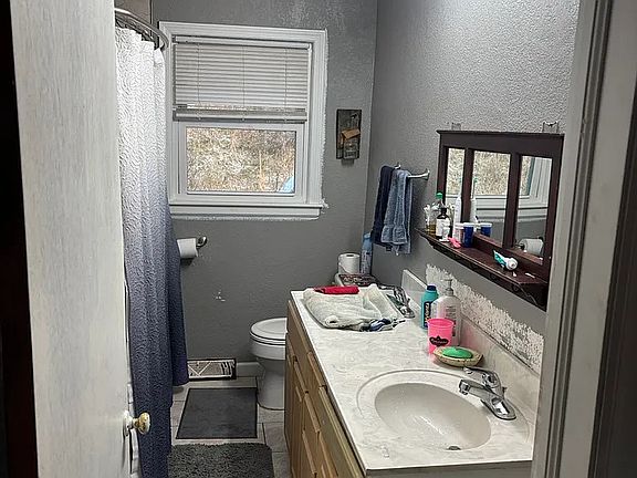 5th image of 24 Woodmont Dr