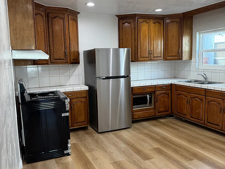 Full kitchen & small living area