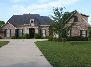 303 Summer Lake Dr, Bossier City, LA 71112