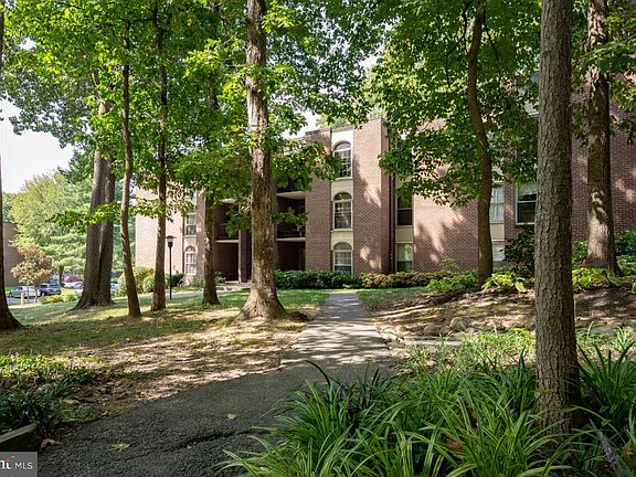 3rd image of 3326 Woodburn Village Dr APT 34