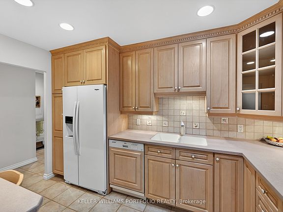 4th image of 696 King St Unit 36