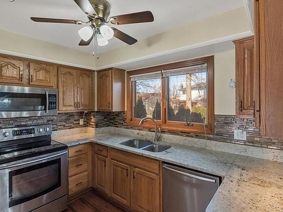 5th image of 44066 Westminister Way