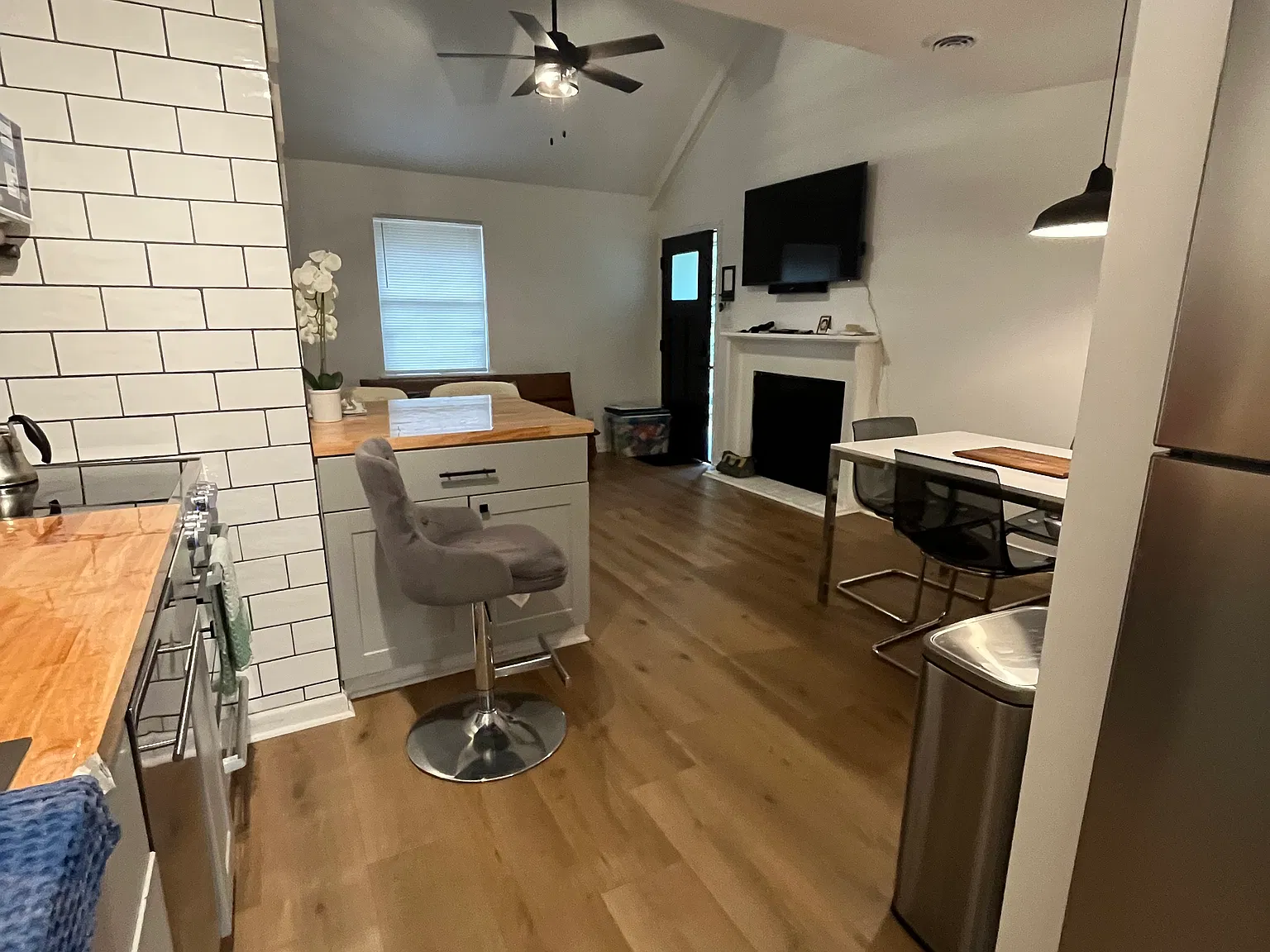 2 bed, 900 sqft, $1,350 — Photo 4