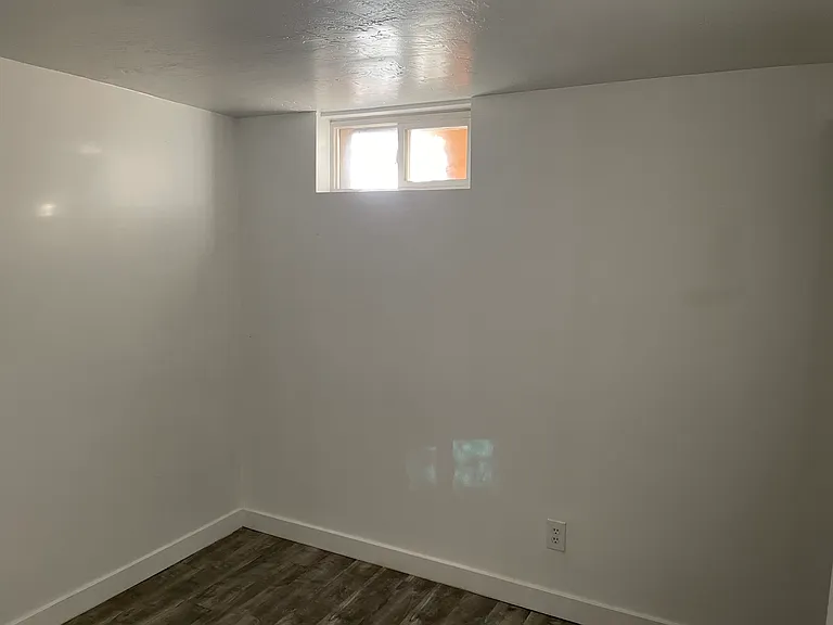 909 E Crandall Ave S — Photo 10