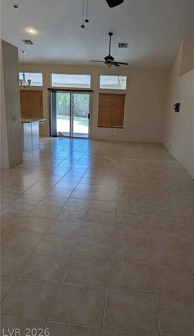 3 bed, 2.0 bath, 1802 sqft, $2,495 — Photo 3