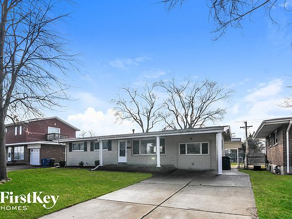 2nd image of 8 Queen Ann Dr