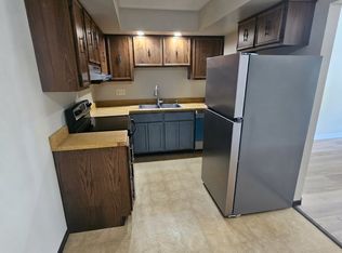 2324 E Locust St APT 111, Davenport, IA 52803