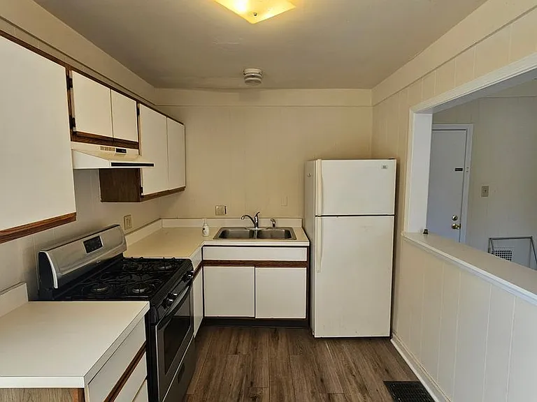 904 Rogers St. — Photo 5
