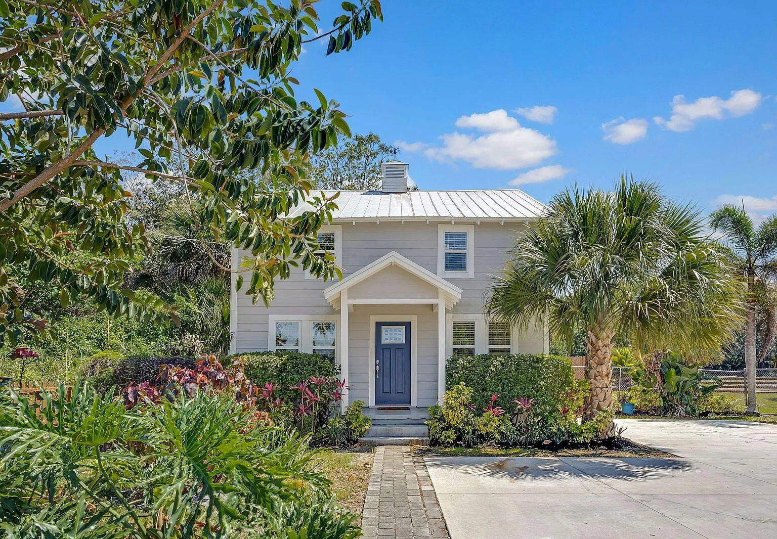 3 bed, 2.0 bath, 1248 sqft, $3,300 — Photo 1