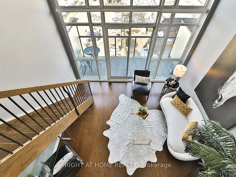 5 Hanna Ave #612 — Photo 1