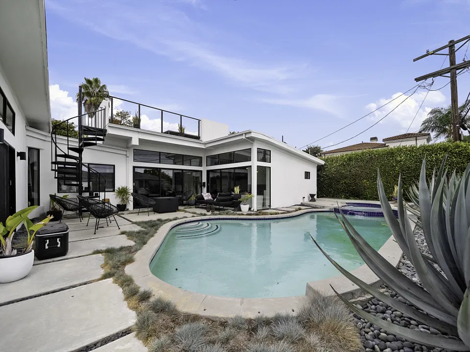 5948 Abernathy Dr