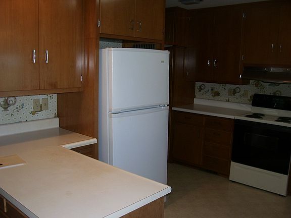 3rd image of 2753 Burlington Ave