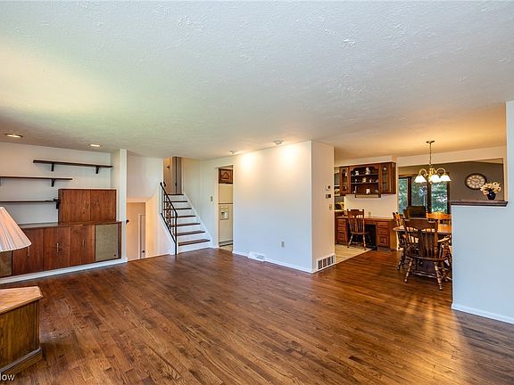 5th image of 6452 Meldon Dr