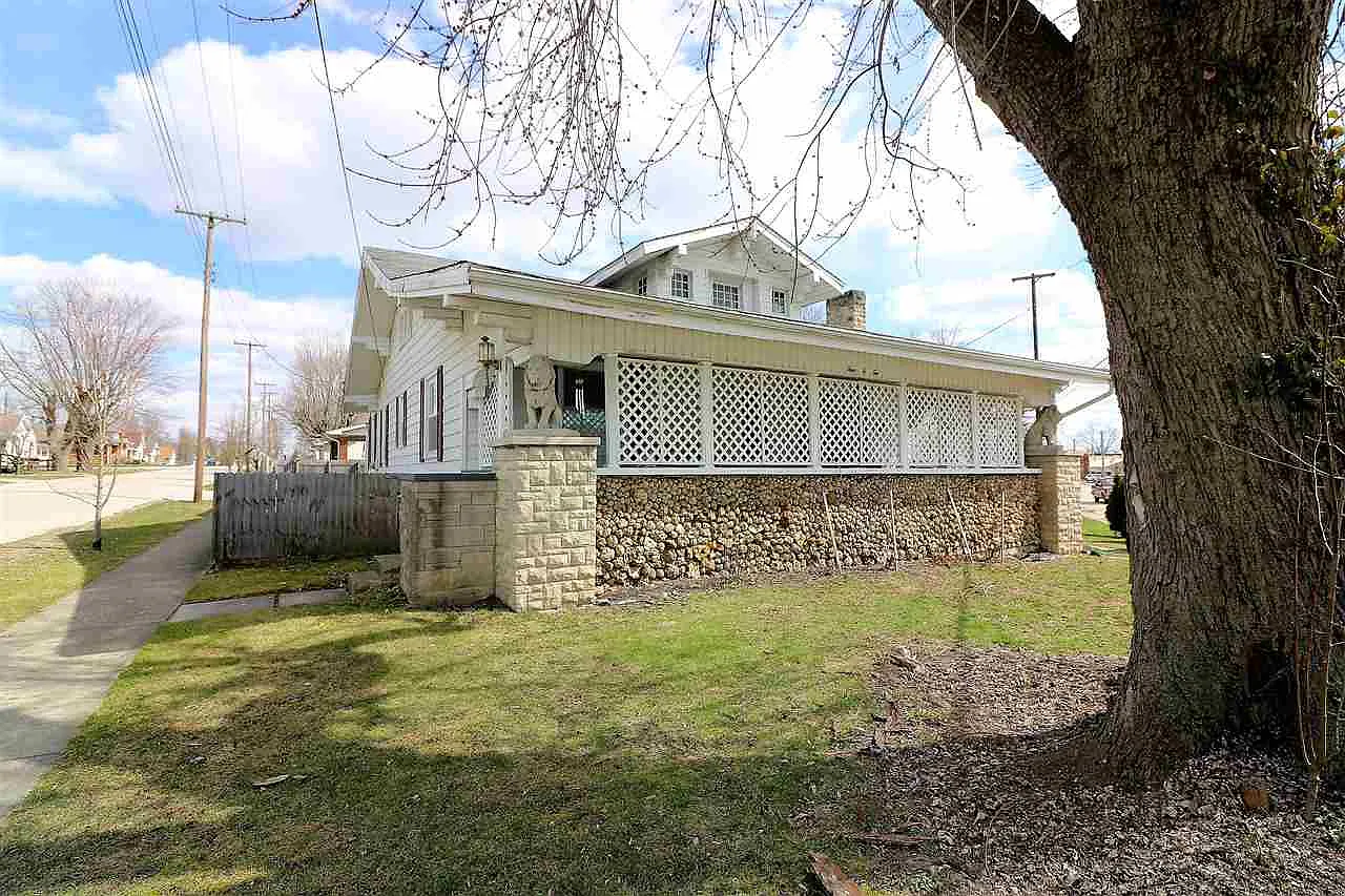 402 Lincoln Ave photo 1