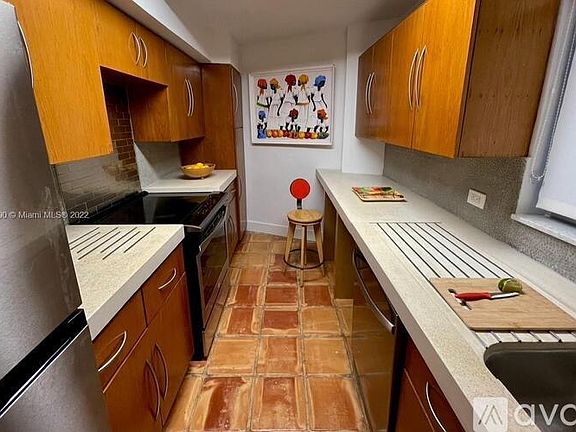 5th image of 1881 Washington Ave #16