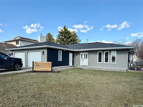 355 Russell STREET, Stoughton, SK S0G 4T0