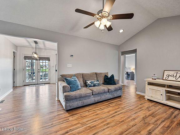 2nd image of 266 Lakes Edge Dr