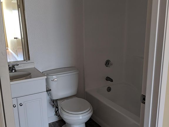 2nd image of 1920 Gardena Ave APT 19