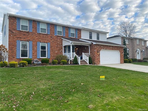 3rd image of 204 Pinewood Dr